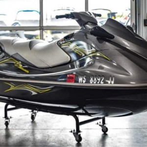 Yamaha Deluxe VX Waverunners